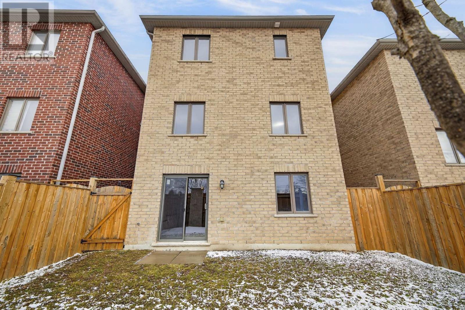 17 Bedford Estates Crescent, Barrie, Ontario  L4N 9K5 - Photo 2 - S12983270