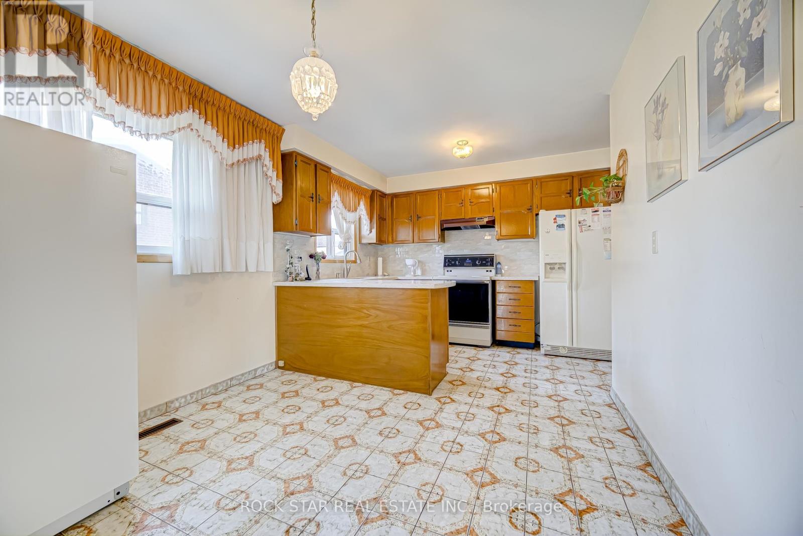 115 Glen Shields Avenue, Vaughan, Ontario L4K 1S9 - Photo 6 - N12980588