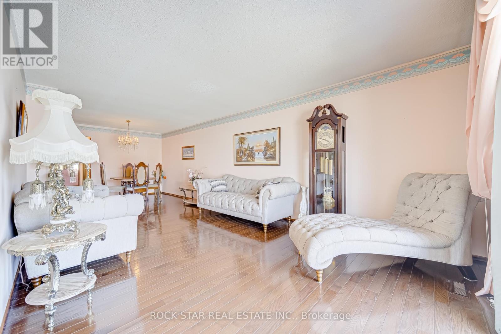 115 Glen Shields Avenue, Vaughan, Ontario L4K 1S9 - Photo 9 - N12980588