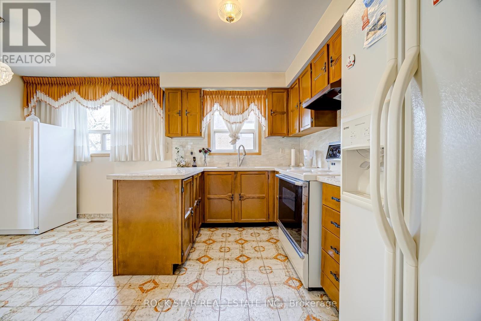 115 Glen Shields Avenue, Vaughan, Ontario L4K 1S9 - Photo 7 - N12980588