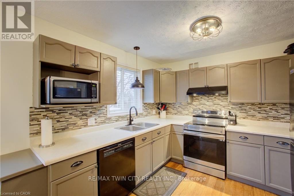 647 Kennard Crescent, Kincardine, Ontario  N2Z 1T4 - Photo 14 - X12911820