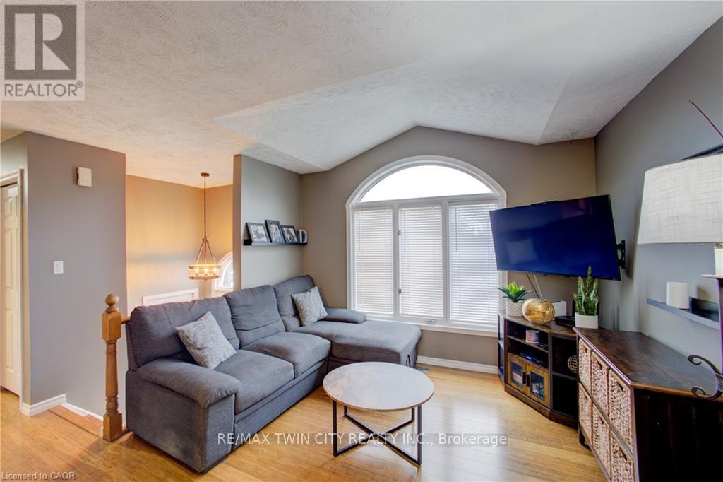 647 Kennard Crescent, Kincardine, Ontario  N2Z 1T4 - Photo 7 - X12911820