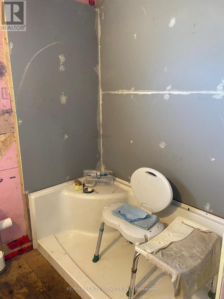 10 Jersey Avenue, Brampton, Ontario  L6W 1L6 - Photo 10 - W12982984