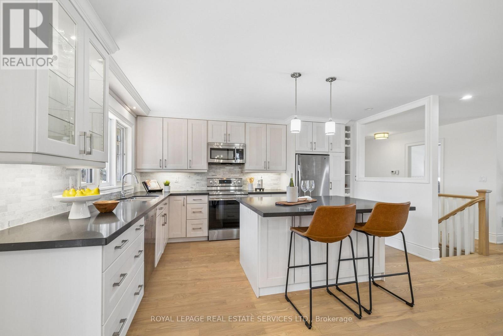 434 Winston Road, Oakville, Ontario  L6L 4W8 - Photo 12 - W12982986