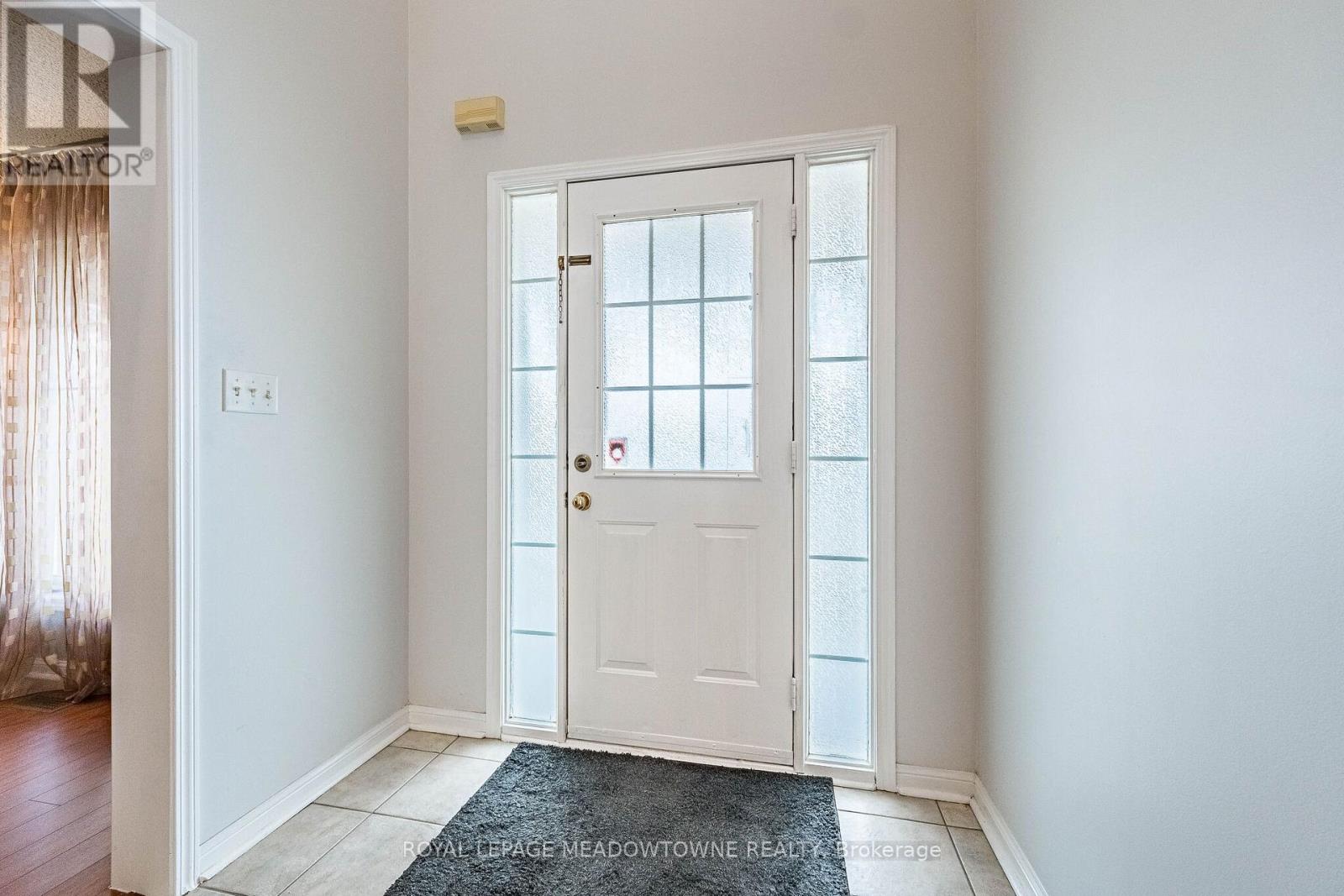 33 Sugarhill Drive, Brampton, Ontario  L7A 3L8 - Photo 11 - W12982988