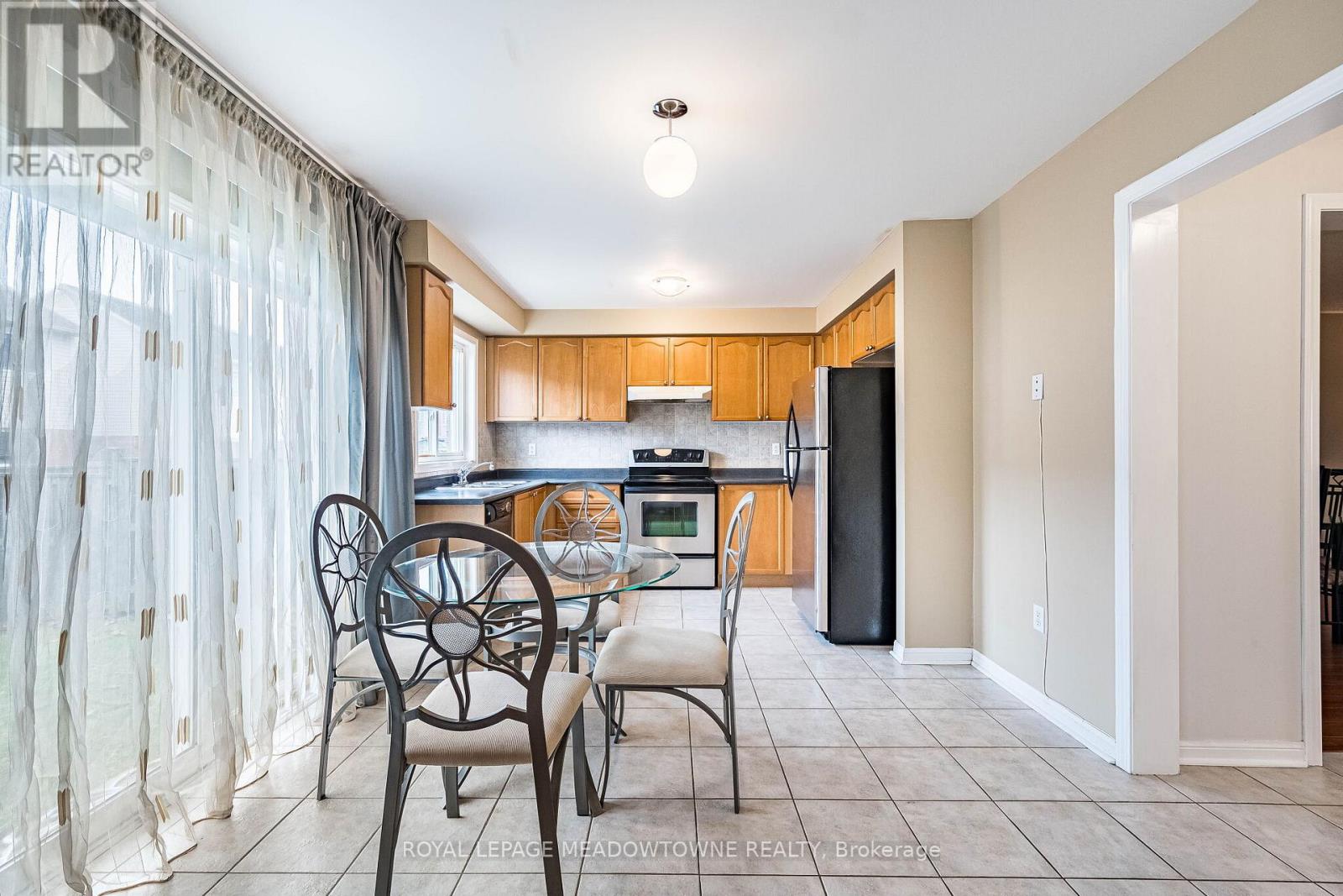 33 Sugarhill Drive, Brampton, Ontario  L7A 3L8 - Photo 21 - W12982988