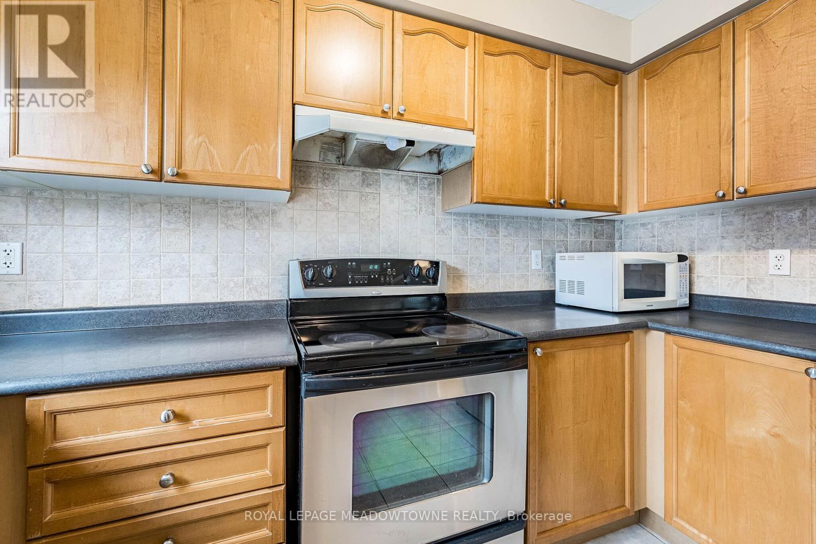 33 Sugarhill Drive, Brampton, Ontario  L7A 3L8 - Photo 24 - W12982988