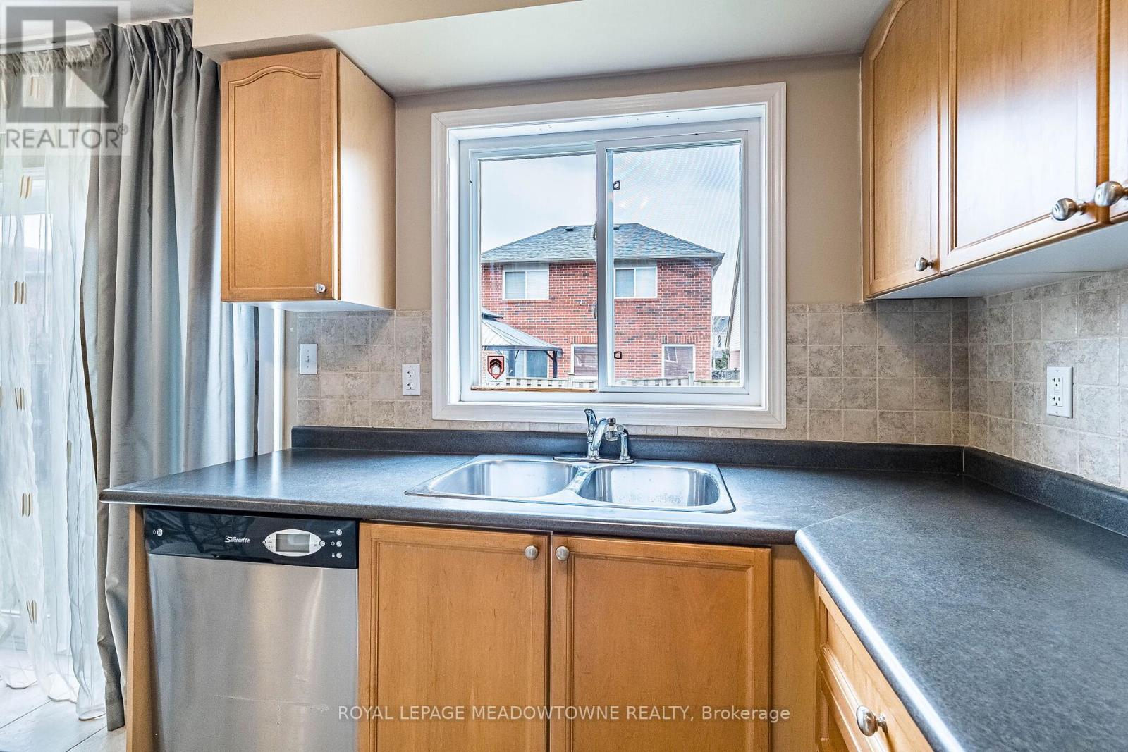 33 Sugarhill Drive, Brampton, Ontario  L7A 3L8 - Photo 26 - W12982988