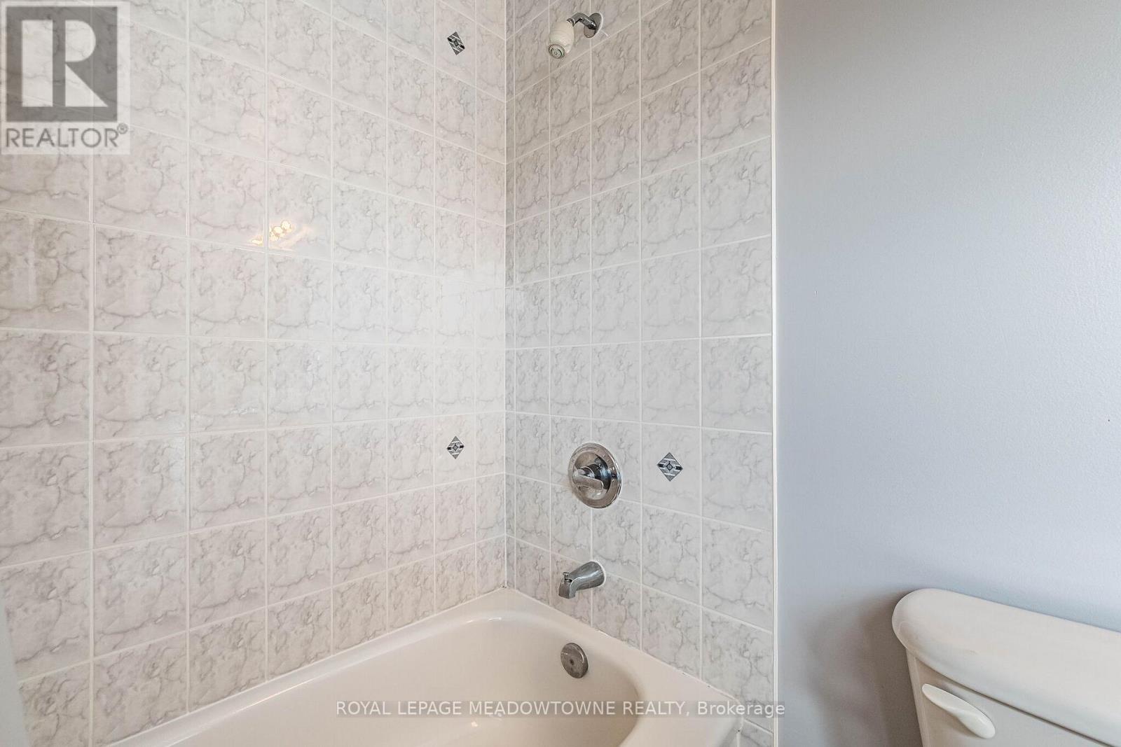 33 Sugarhill Drive, Brampton, Ontario  L7A 3L8 - Photo 34 - W12982988