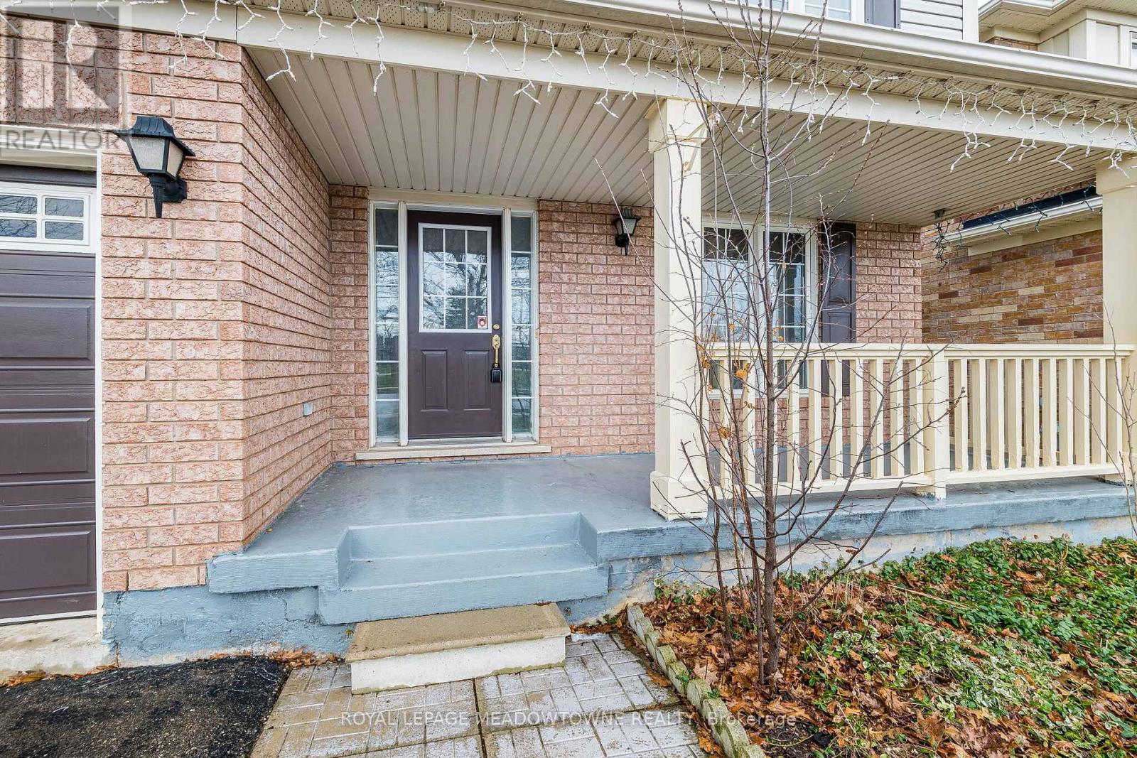 33 Sugarhill Drive, Brampton, Ontario  L7A 3L8 - Photo 8 - W12982988