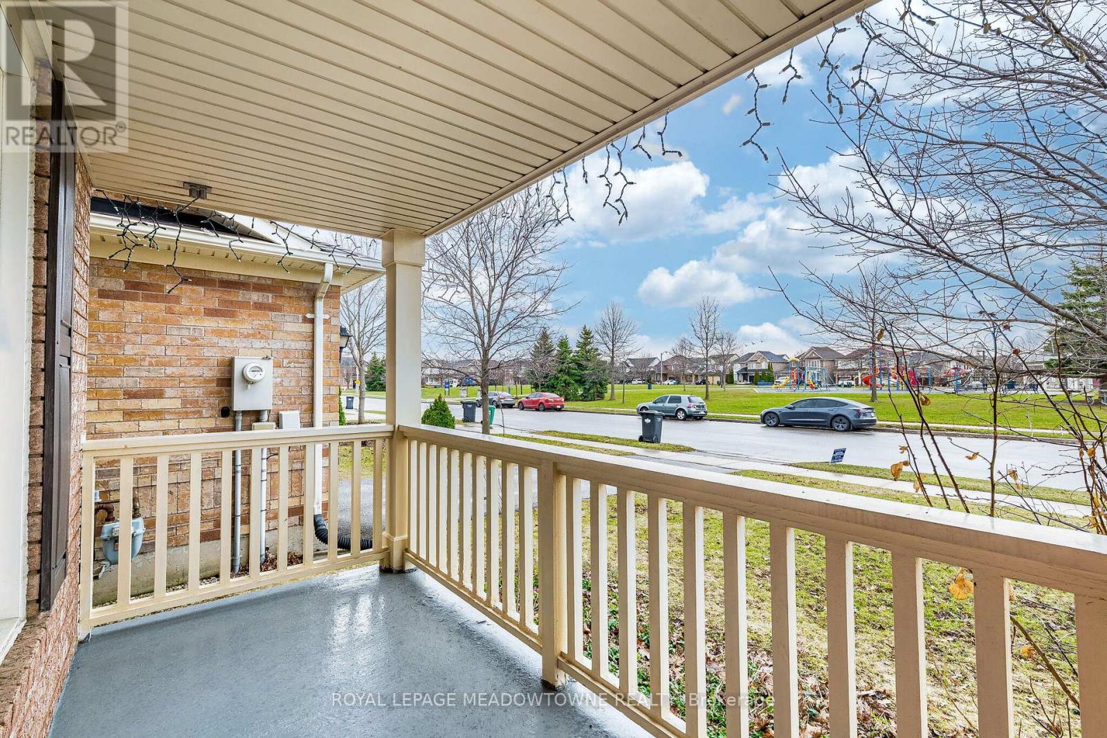 33 Sugarhill Drive, Brampton, Ontario  L7A 3L8 - Photo 9 - W12982988