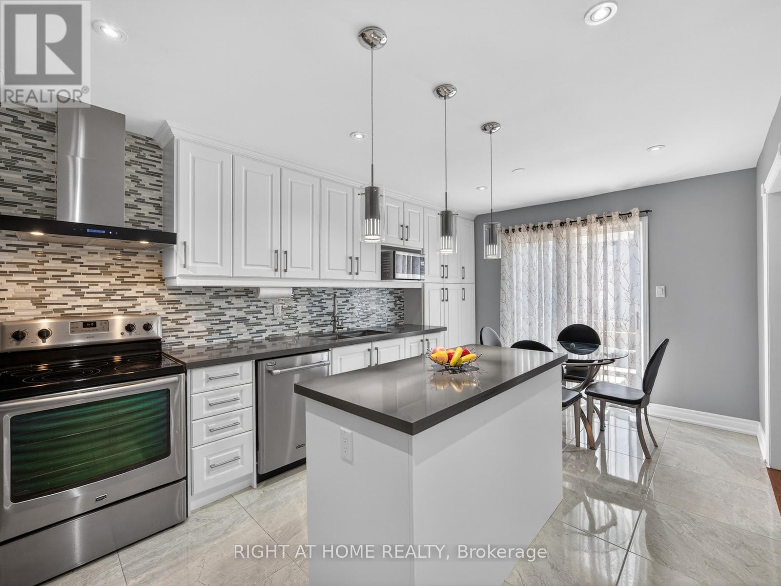 7068 Rosehurst Drive, Mississauga, Ontario  L5N 6Y8 - Photo 11 - W12983008