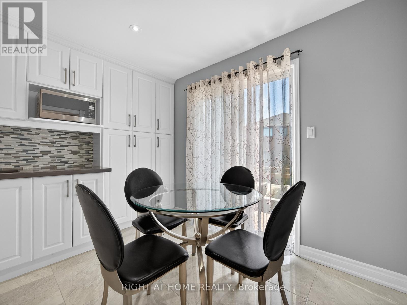 7068 Rosehurst Drive, Mississauga, Ontario  L5N 6Y8 - Photo 14 - W12983008