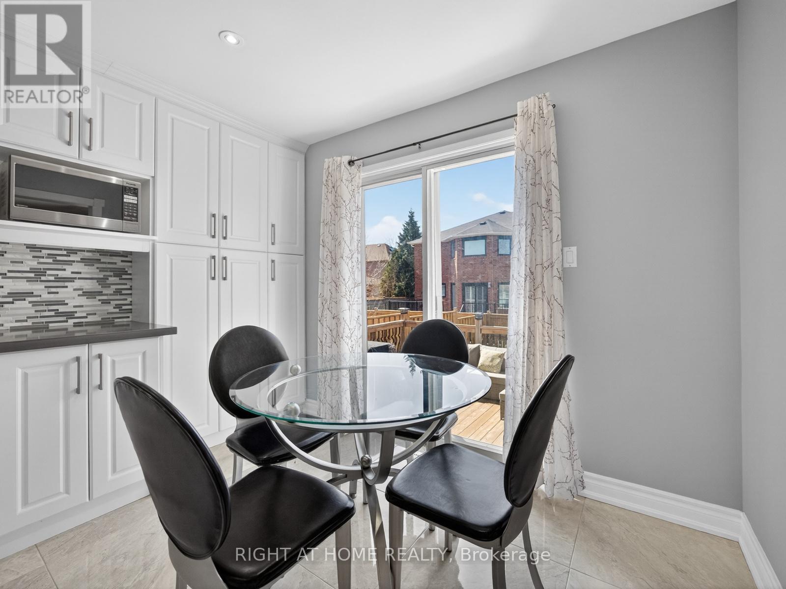 7068 Rosehurst Drive, Mississauga, Ontario  L5N 6Y8 - Photo 16 - W12983008