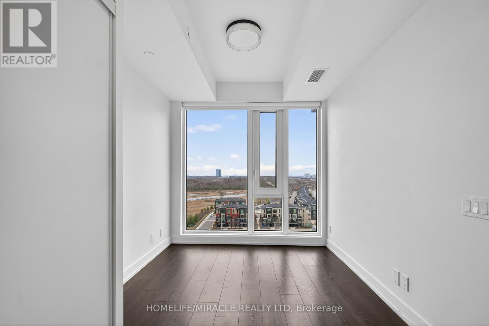 1105 - 225 Veterans Drive N, Brampton, Ontario  L7A 5L7 - Photo 24 - W12983010