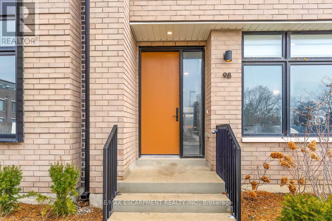 98 - 35 Lou Parson Way, Mississauga, Ontario  L5H 0B2 - Photo 3 - W12983084