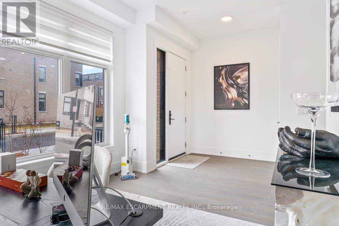 98 - 35 Lou Parson Way, Mississauga, Ontario  L5H 0B2 - Photo 7 - W12983084