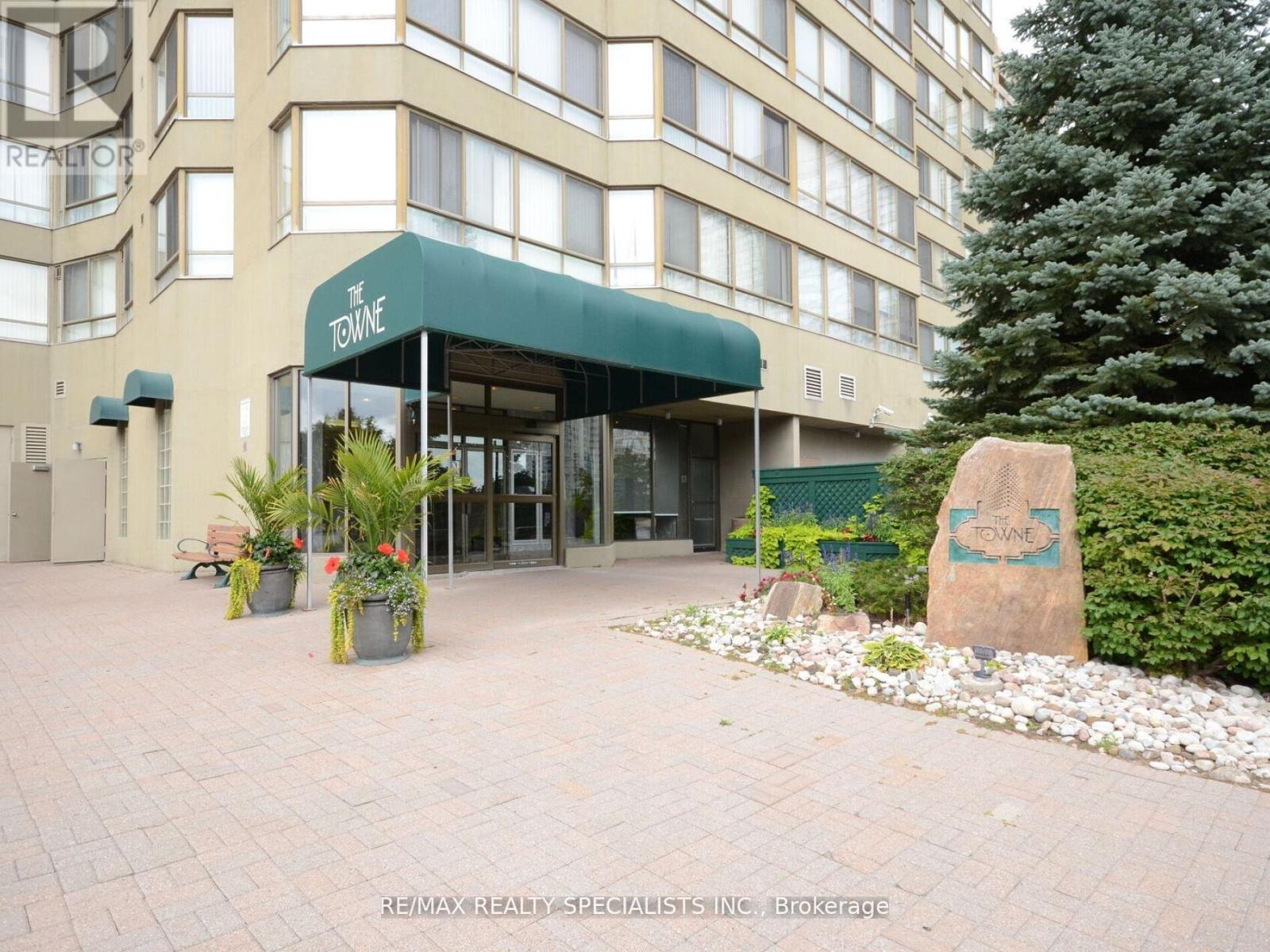 801 - 3605 Kariya Drive, Mississauga, Ontario  L5B 3J4 - Photo 2 - W12983090