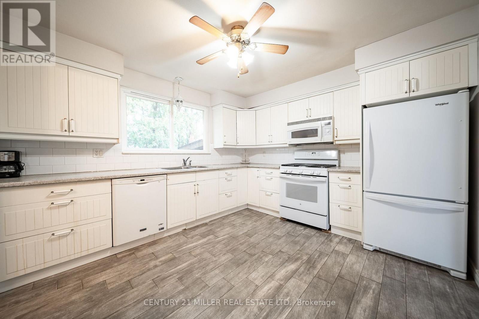 557 Trafford Crescent, Oakville, Ontario  L6L 3T4 - Photo 10 - W12983102