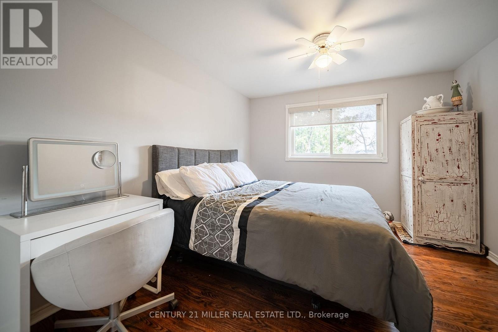 557 Trafford Crescent, Oakville, Ontario  L6L 3T4 - Photo 17 - W12983102