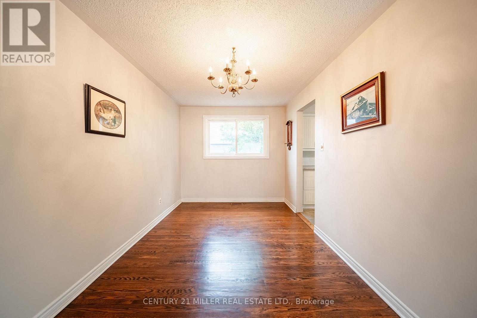 557 Trafford Crescent, Oakville, Ontario  L6L 3T4 - Photo 7 - W12983102