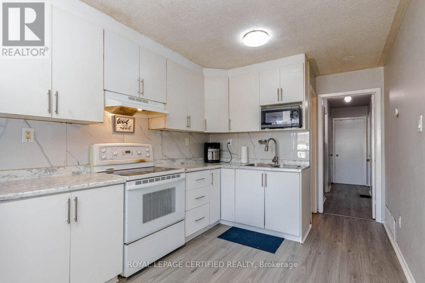 7256 Lancaster Avenue S, Mississauga, Ontario  L4T 2L6 - Photo 10 - W12983112