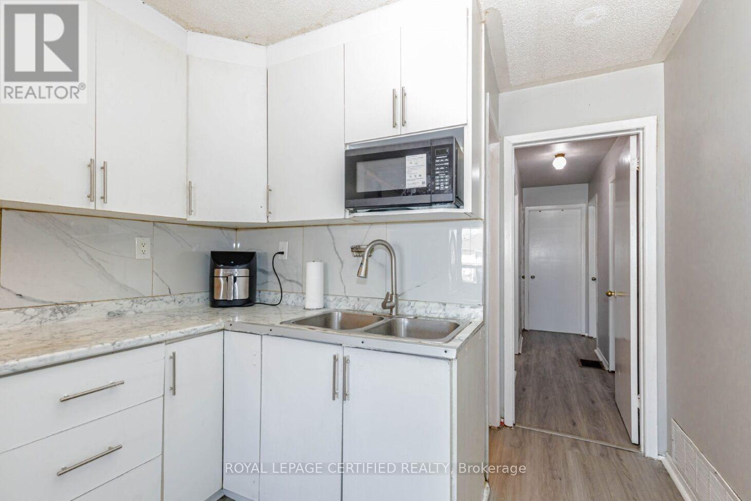 7256 Lancaster Avenue S, Mississauga, Ontario  L4T 2L6 - Photo 11 - W12983112