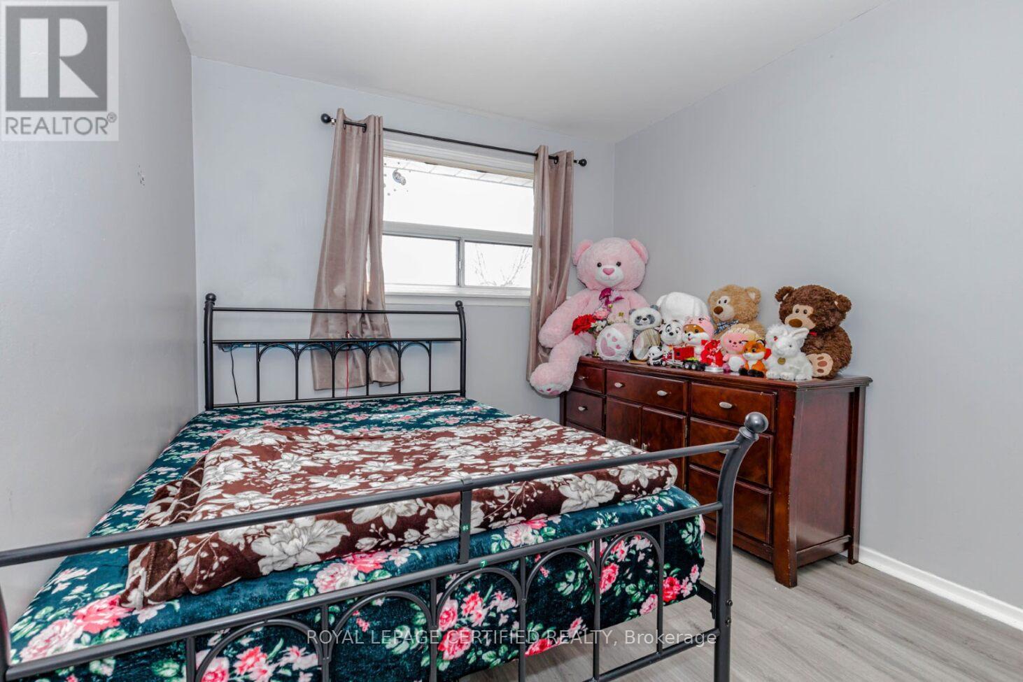 7256 Lancaster Avenue S, Mississauga, Ontario  L4T 2L6 - Photo 17 - W12983112