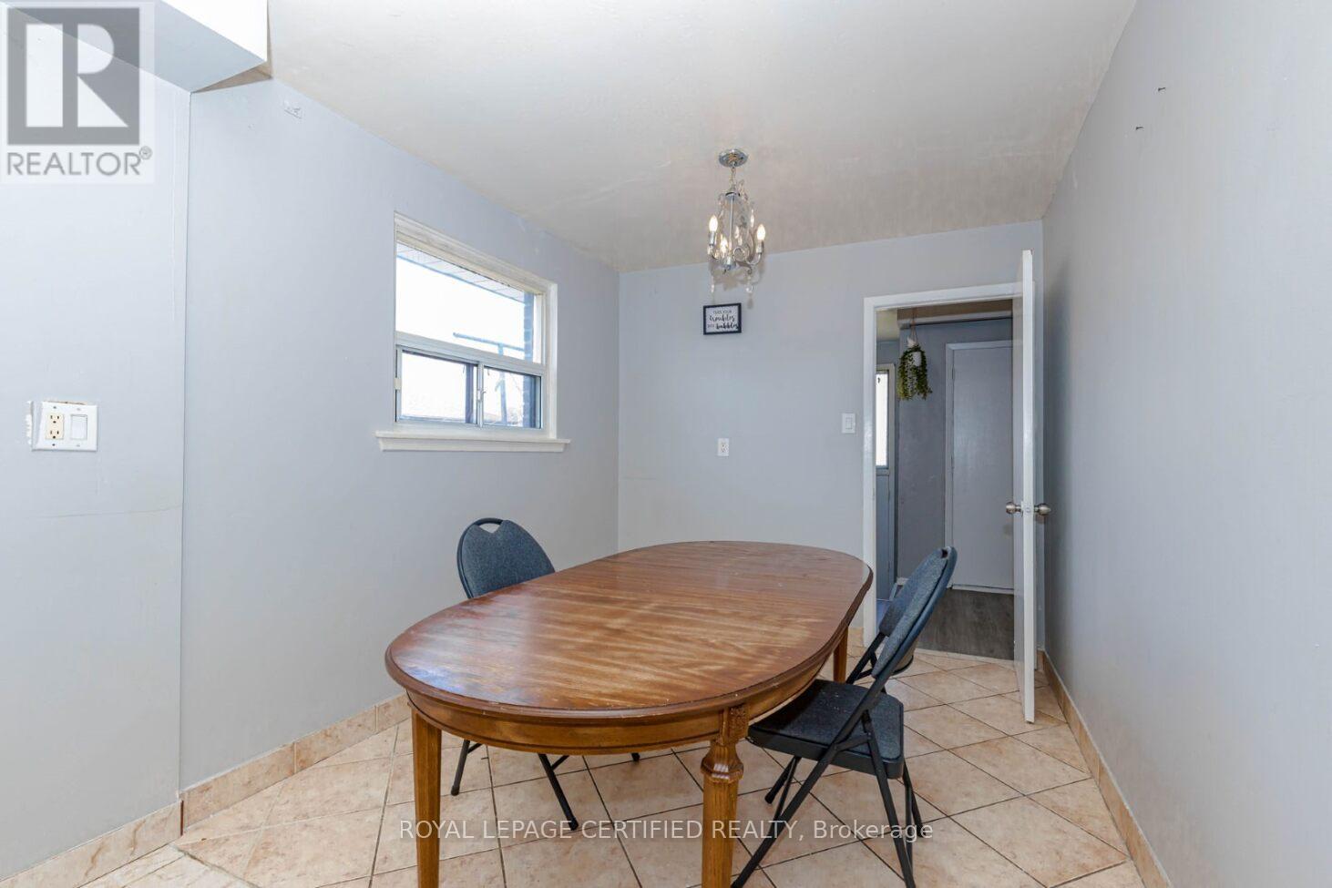 7256 Lancaster Avenue S, Mississauga, Ontario  L4T 2L6 - Photo 27 - W12983112