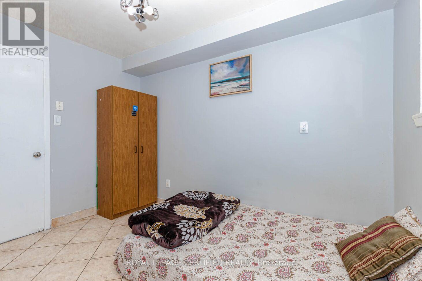 7256 Lancaster Avenue S, Mississauga, Ontario  L4T 2L6 - Photo 28 - W12983112