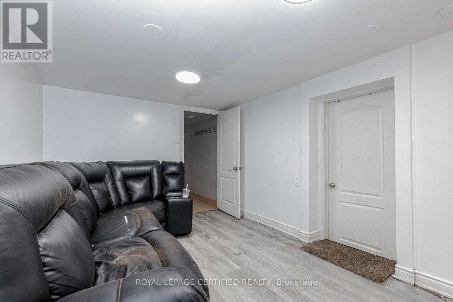 7256 Lancaster Avenue S, Mississauga, Ontario  L4T 2L6 - Photo 33 - W12983112