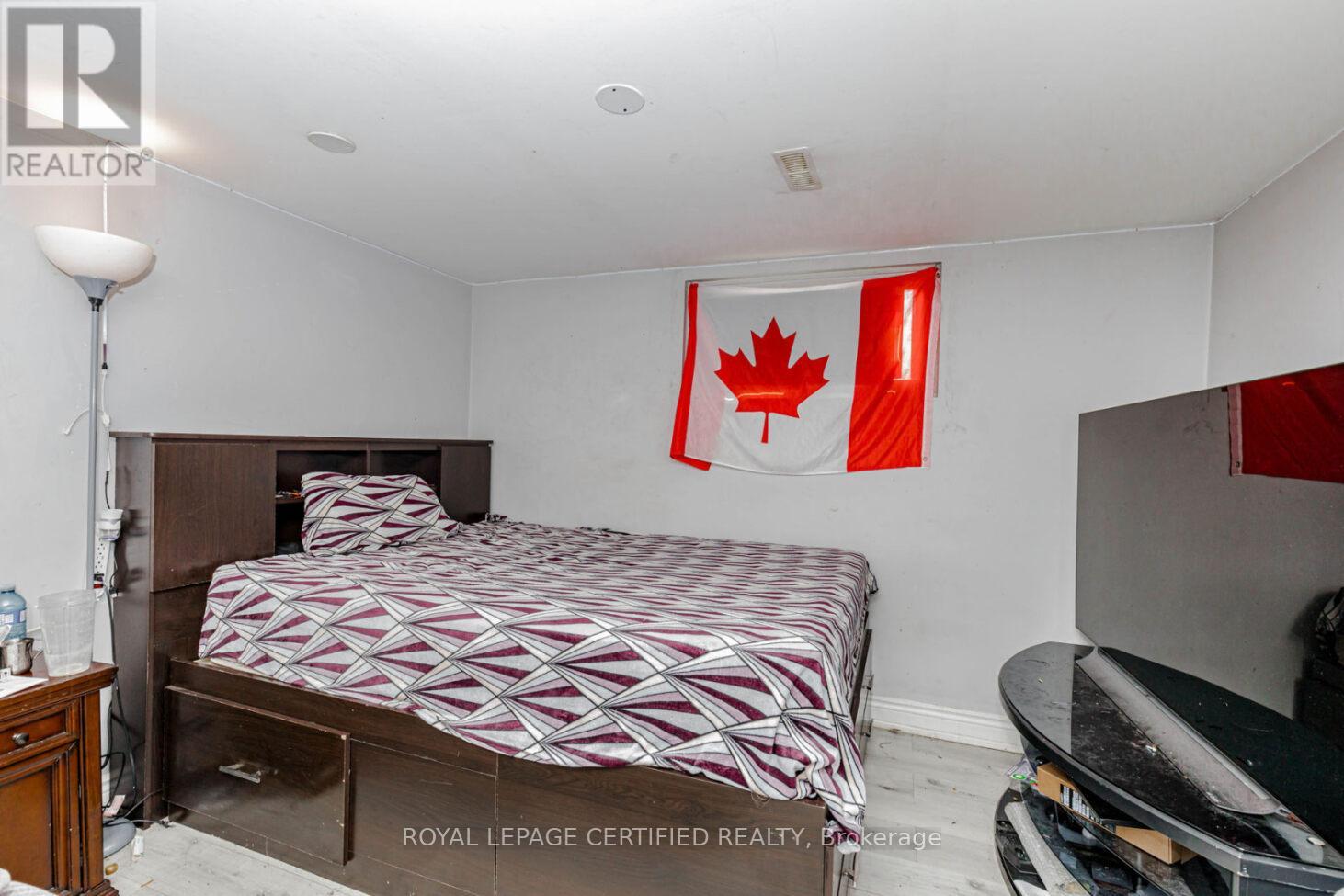 7256 Lancaster Avenue S, Mississauga, Ontario  L4T 2L6 - Photo 36 - W12983112