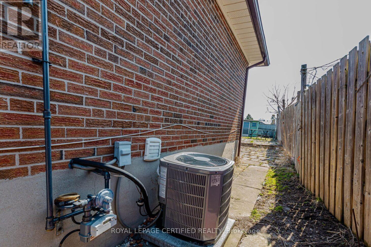 7256 Lancaster Avenue S, Mississauga, Ontario  L4T 2L6 - Photo 41 - W12983112