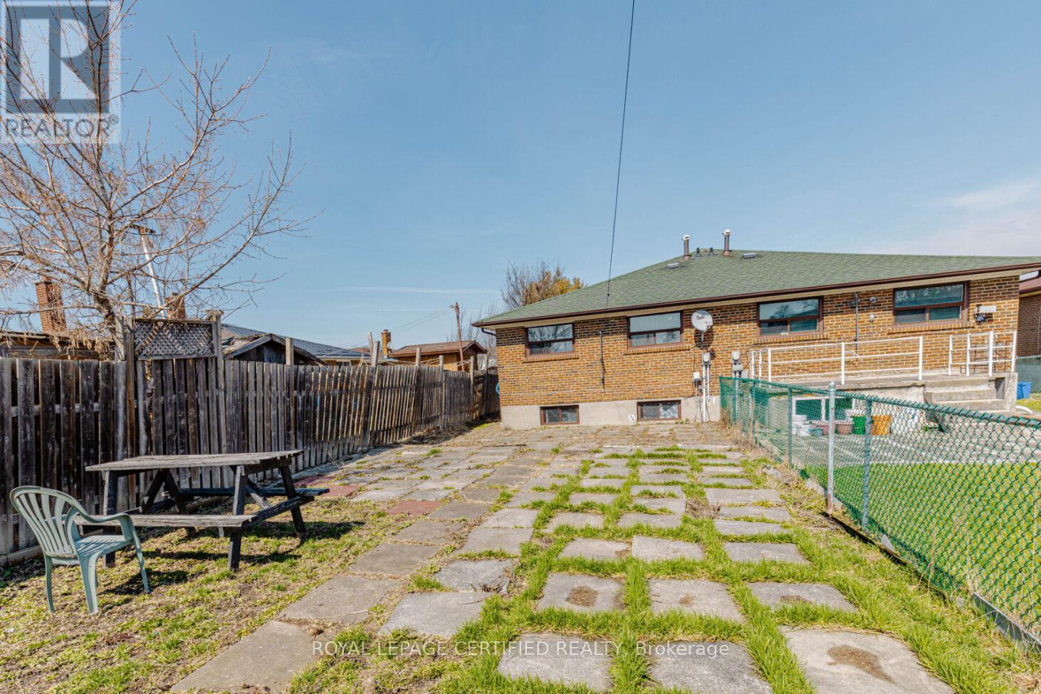 7256 Lancaster Avenue S, Mississauga, Ontario  L4T 2L6 - Photo 43 - W12983112