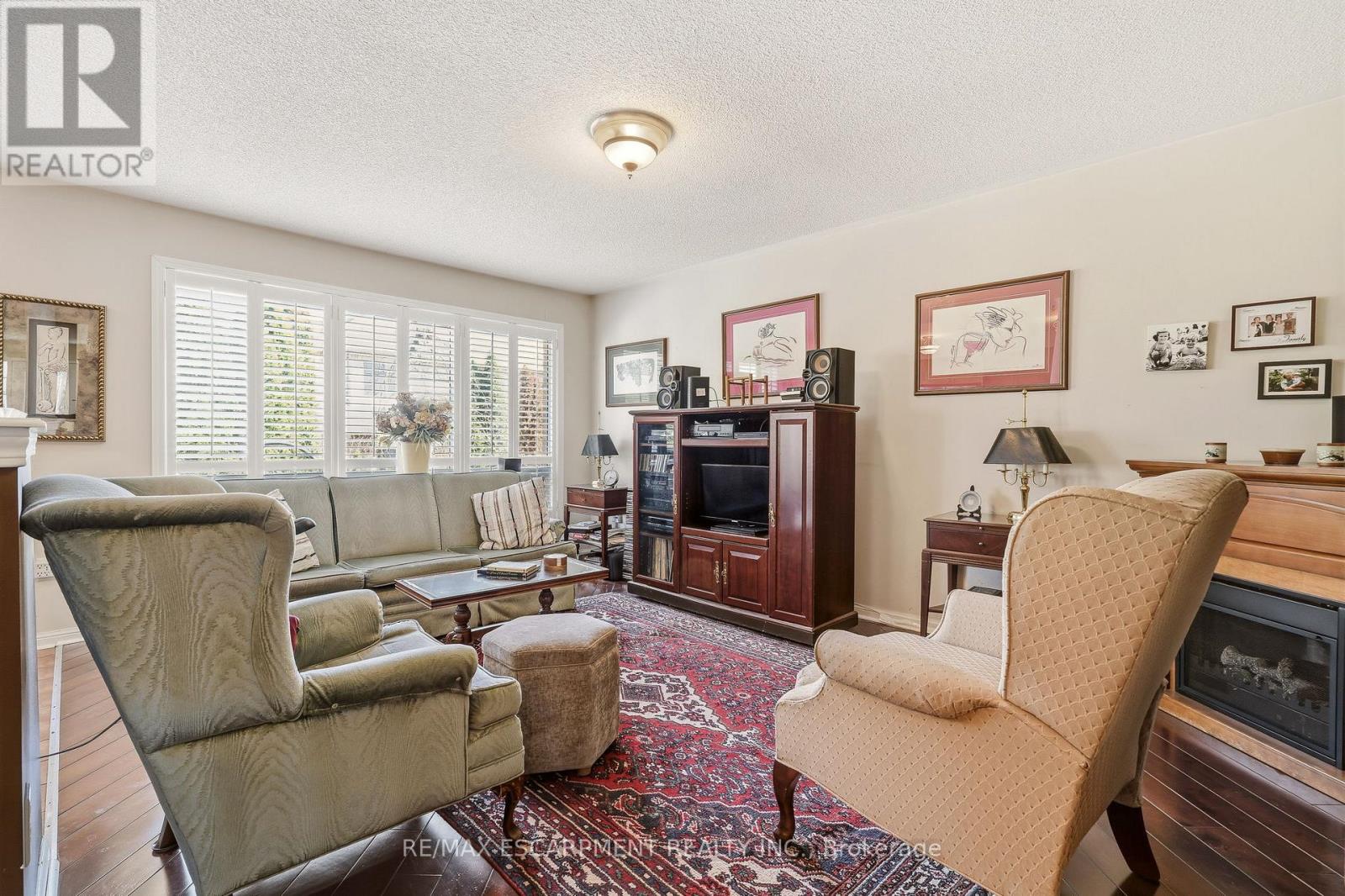 2211 Amberglen Court, Oakville, Ontario  L6M 4W8 - Photo 10 - W12983146