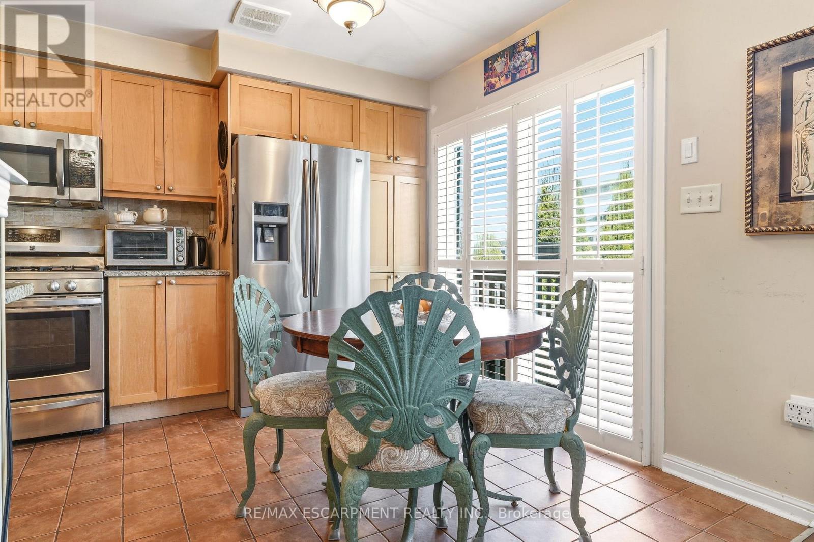 2211 Amberglen Court, Oakville, Ontario  L6M 4W8 - Photo 17 - W12983146