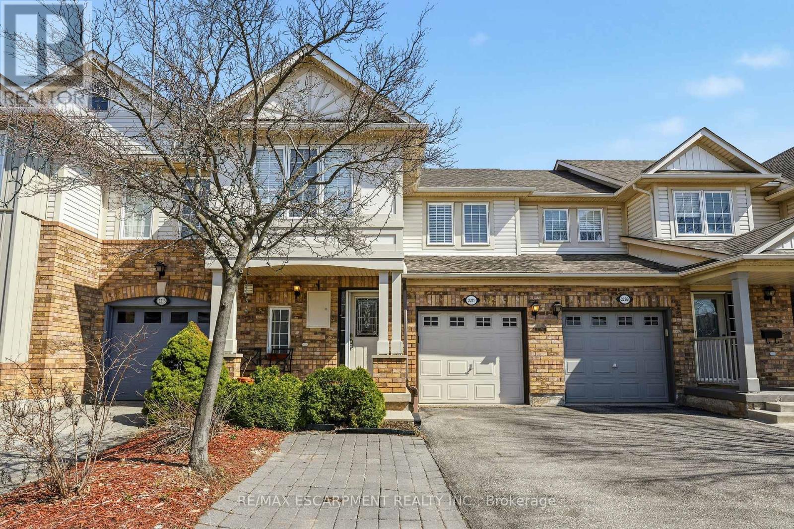 2211 Amberglen Court, Oakville, Ontario  L6M 4W8 - Photo 2 - W12983146