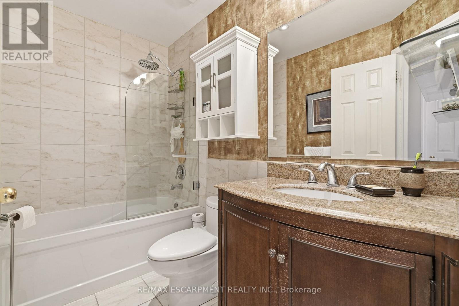 2211 Amberglen Court, Oakville, Ontario  L6M 4W8 - Photo 24 - W12983146