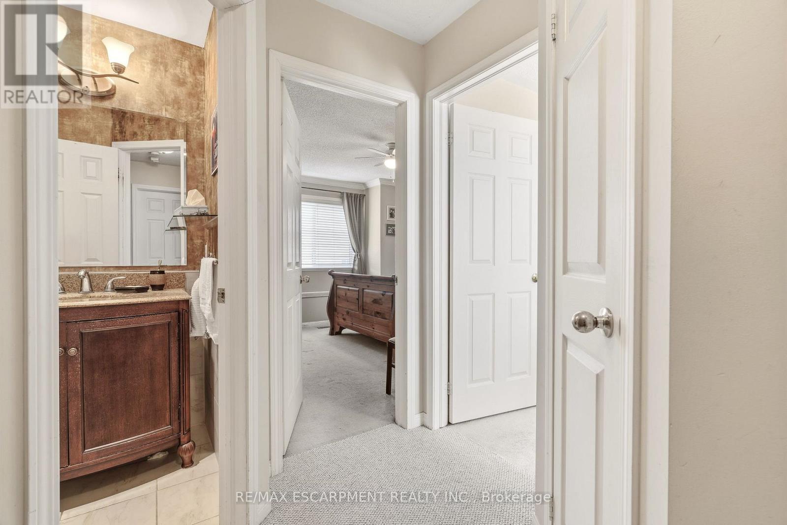 2211 Amberglen Court, Oakville, Ontario  L6M 4W8 - Photo 29 - W12983146