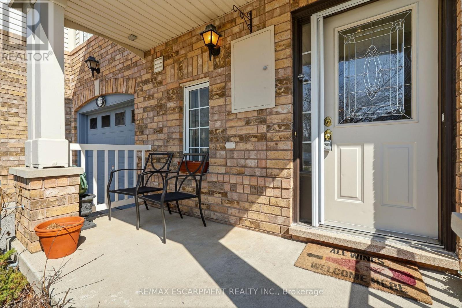2211 Amberglen Court, Oakville, Ontario  L6M 4W8 - Photo 4 - W12983146