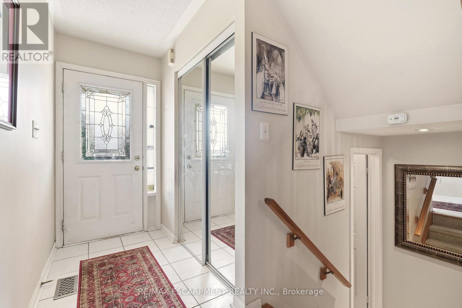 2211 Amberglen Court, Oakville, Ontario  L6M 4W8 - Photo 5 - W12983146