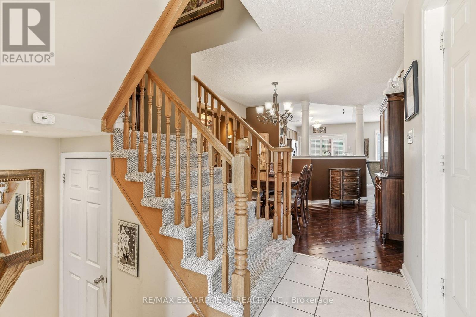 2211 Amberglen Court, Oakville, Ontario  L6M 4W8 - Photo 6 - W12983146