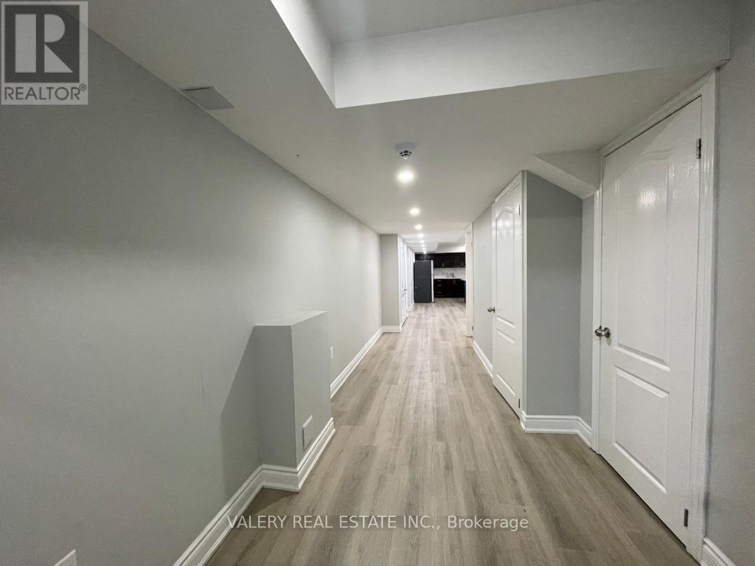 Lower - 13 Frampton Road, Brampton, Ontario  L7A 0G1 - Photo 5 - W12983170