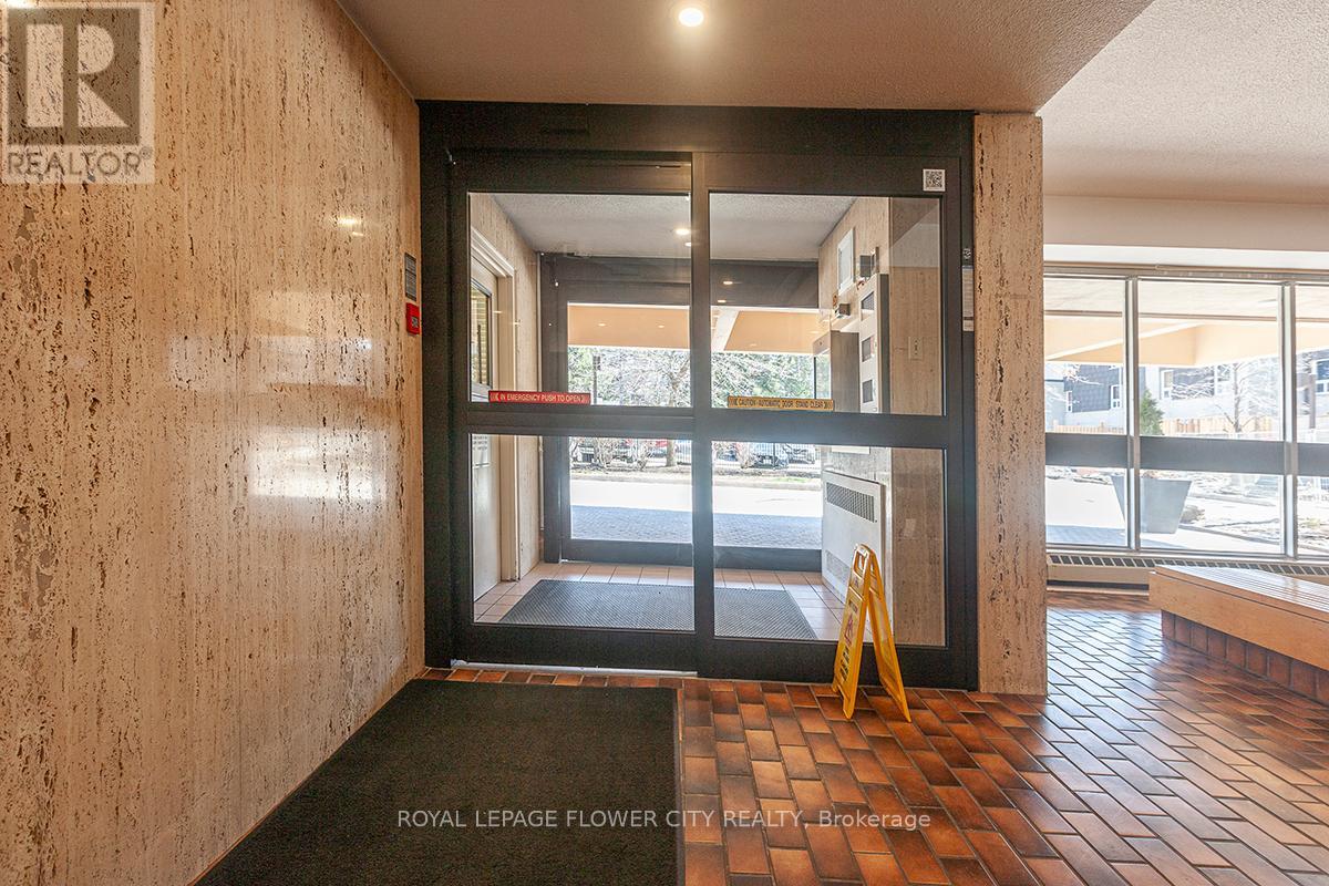 510 - 31 Four Winds Drive, Toronto, Ontario  M3J 1K9 - Photo 5 - W12983172