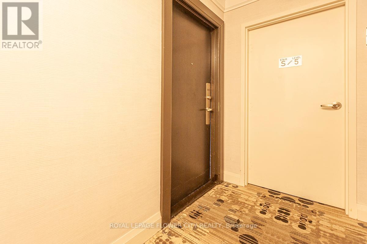 510 - 31 Four Winds Drive, Toronto, Ontario  M3J 1K9 - Photo 8 - W12983172