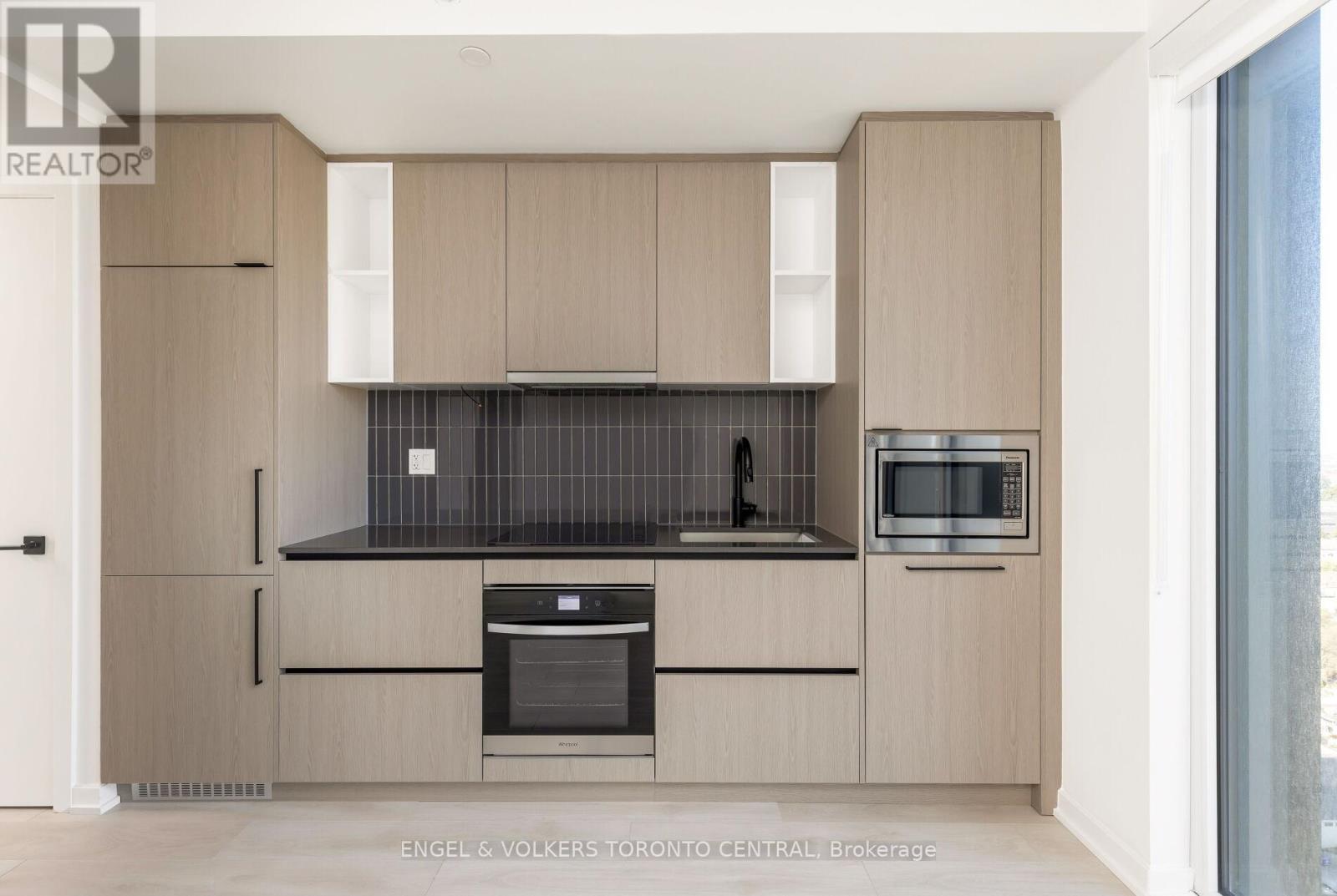 1908 - 1285 Dupont Road N, Toronto, Ontario  M6H 2H6 - Photo 10 - W12983208