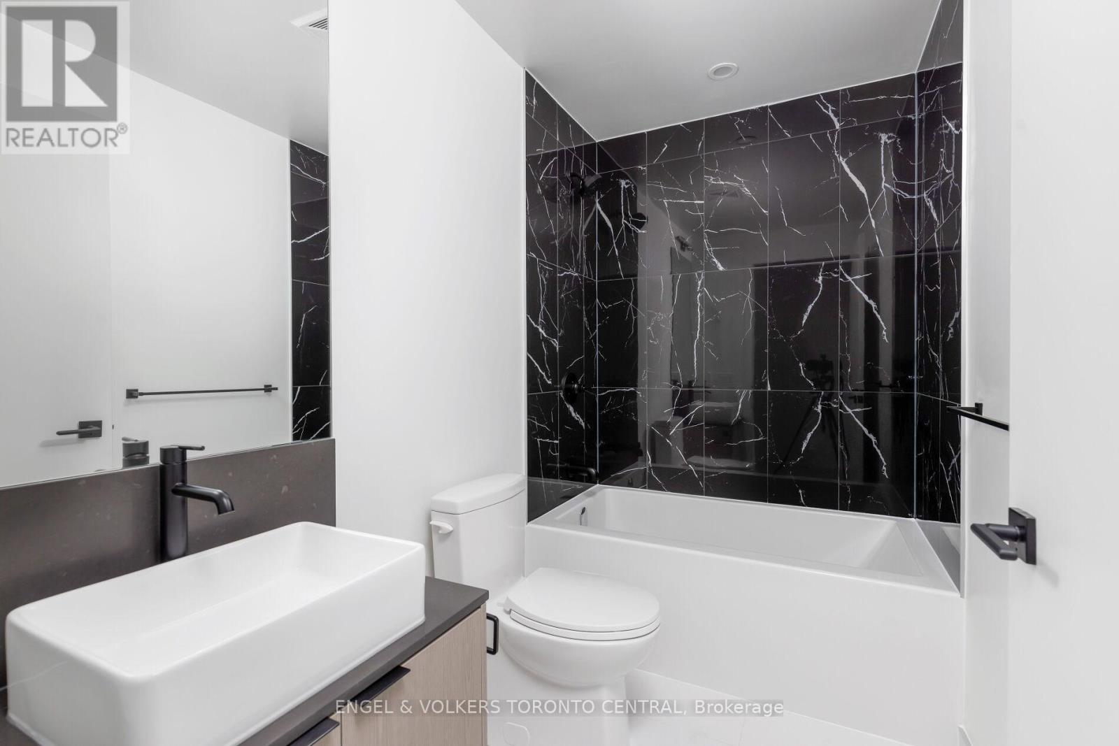 1908 - 1285 Dupont Road N, Toronto, Ontario  M6H 2H6 - Photo 15 - W12983208