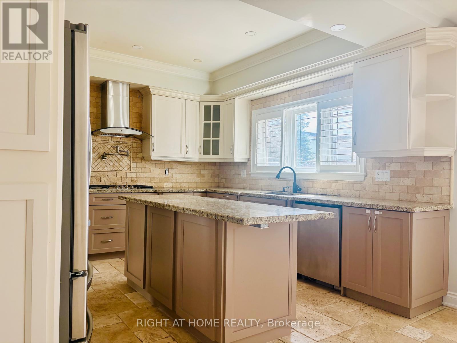 338 Ashbury Road, Oakville, Ontario  L6K 2M6 - Photo 10 - W12983252