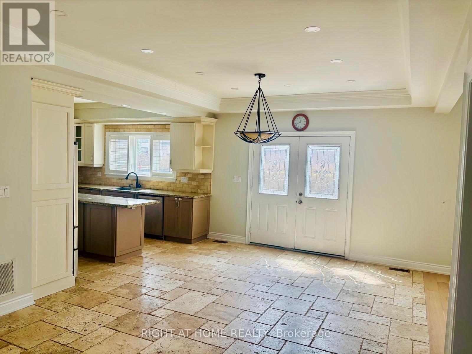 338 Ashbury Road, Oakville, Ontario  L6K 2M6 - Photo 11 - W12983252