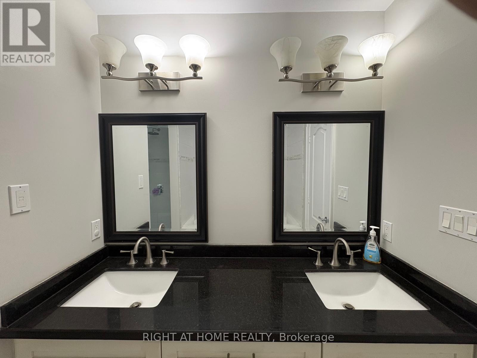 338 Ashbury Road, Oakville, Ontario  L6K 2M6 - Photo 20 - W12983252